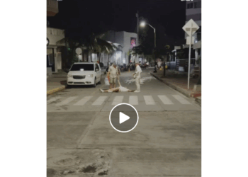 Turistas que visitan la isla sueltan las amarras de su conciencia y se entregan peligrosamente a los brazos del dios Baco y Morfeo, hasta quedar inconscientes en la vía pública y exponer sus vidas. 